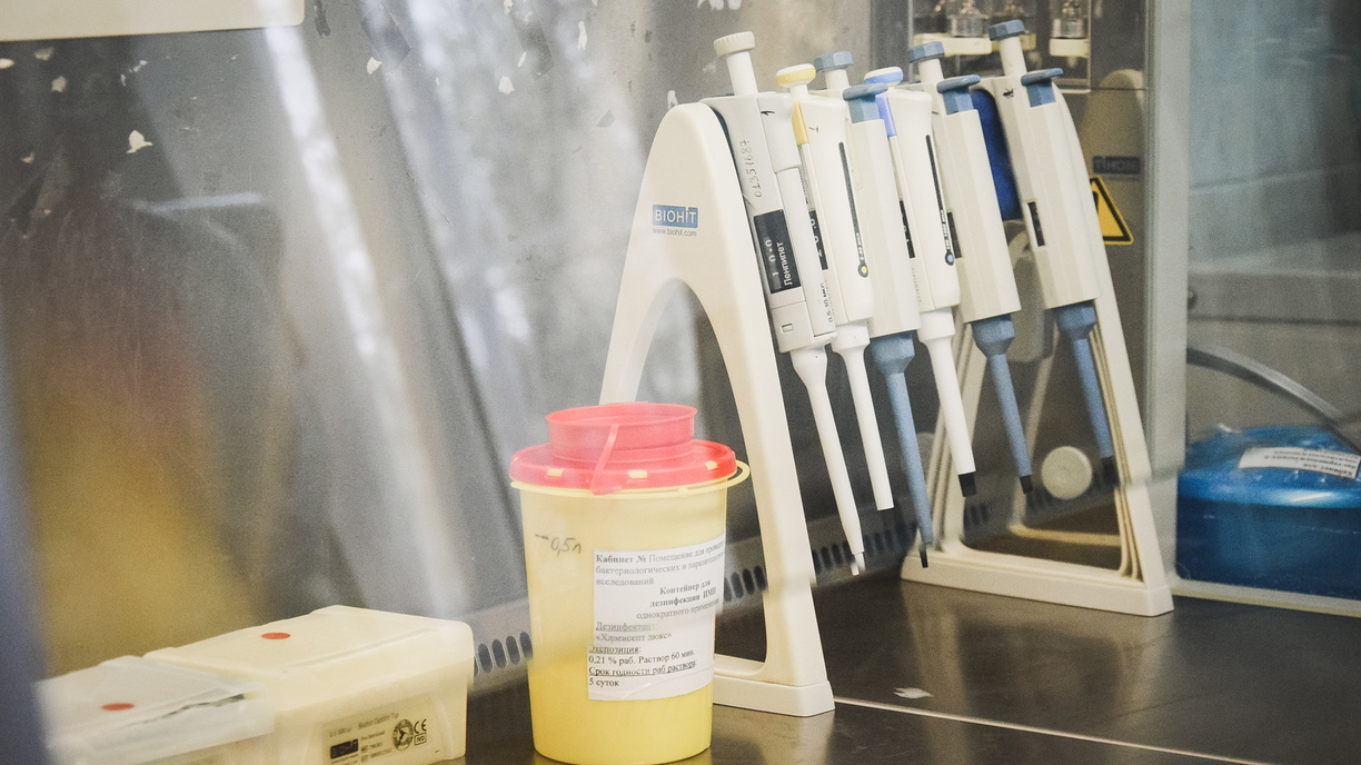 Оренбуржцев тестируют на коронавирус в 7 лабораториях области
