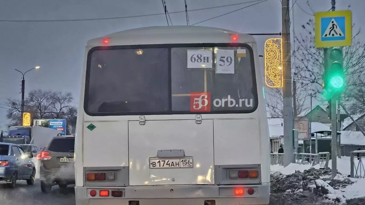 Жители Оренбурга не всегда могут дождаться автобусов на остановках
