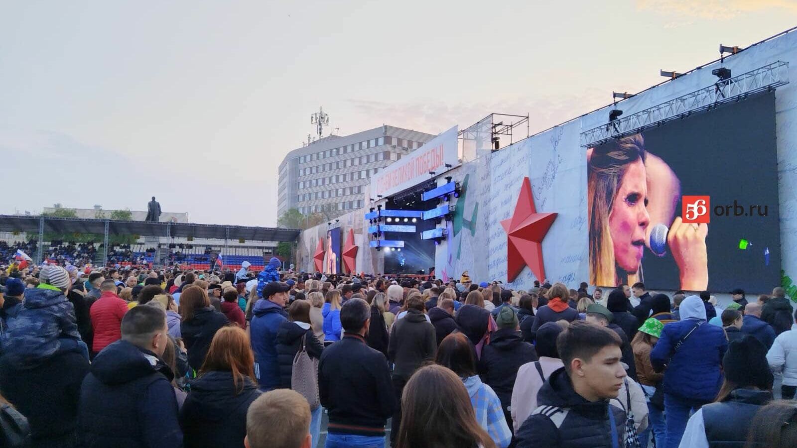 Жители города собрались на площади Ленина
