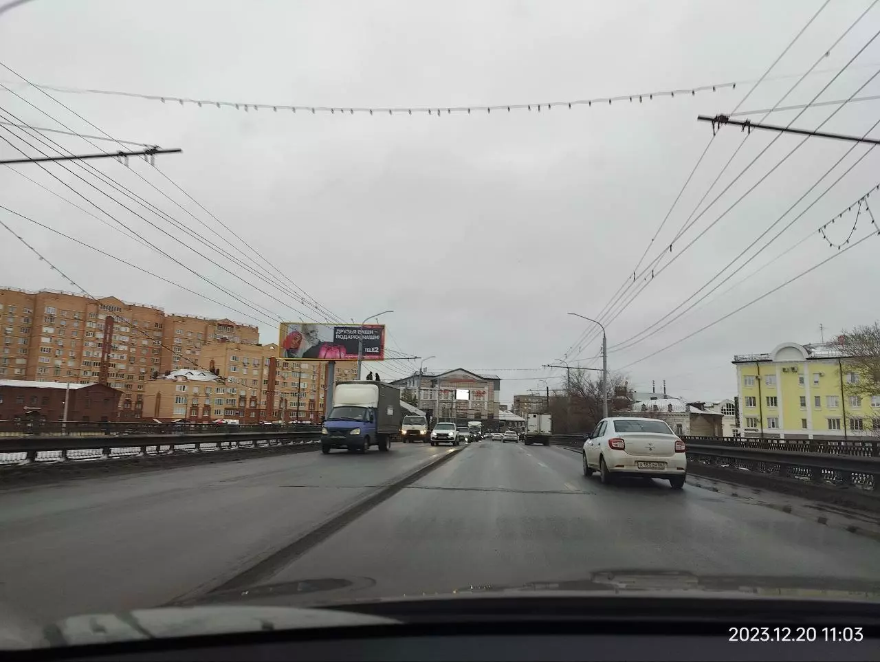 В Оренбурге украшают мосты.