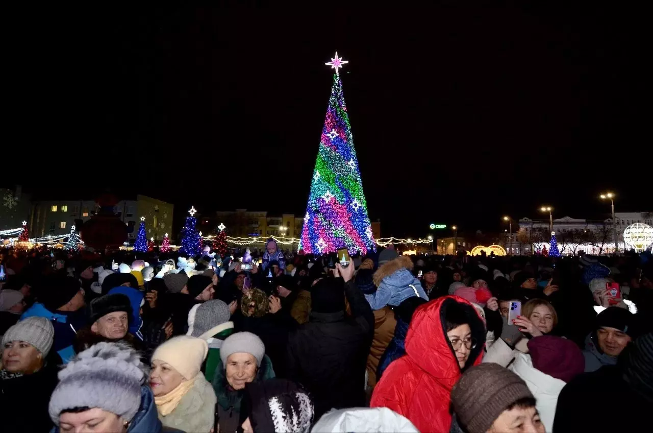 Открытие главной новогодней елки в Оренбурге.
