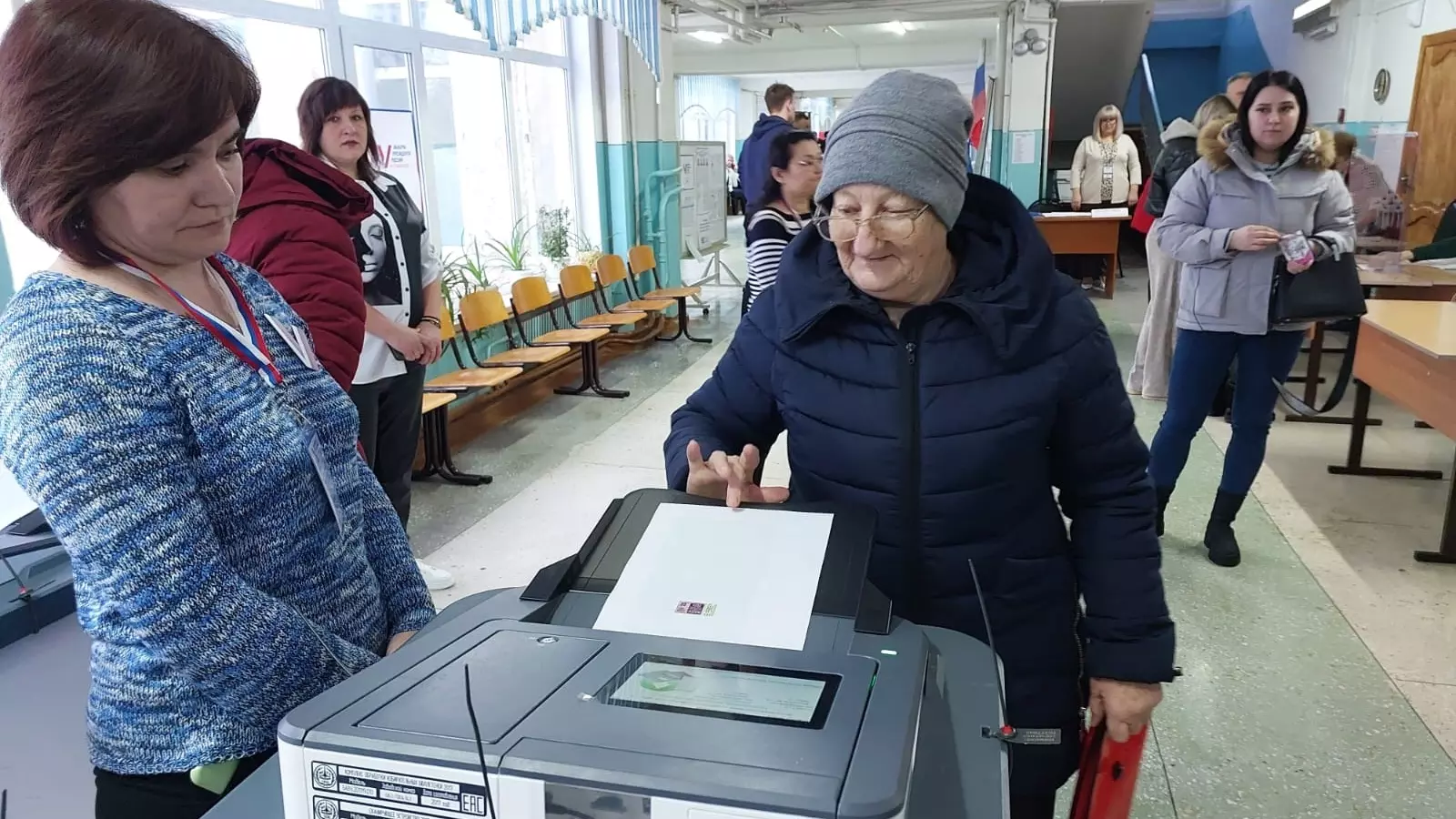 Оренбуржцы с утра приходят на избирательные участки